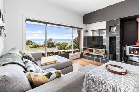 Absolute Beachfront Views Apollo Bay - Accommodation Gladstone 0