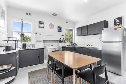 Absolute Beachfront Views Apollo Bay - Accommodation Gladstone 2