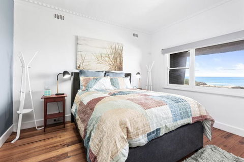 Absolute Beachfront Views Apollo Bay - Accommodation Gladstone 3