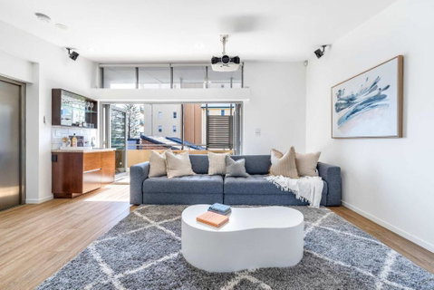 Absolute By Khove - Accommodation Gladstone 2