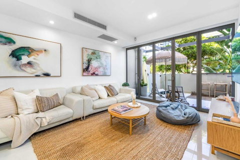 Absolute By Khove - Accommodation Gladstone 3