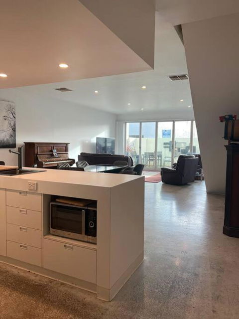 Access To All CBD Has To Offer - Accommodation Gladstone 4