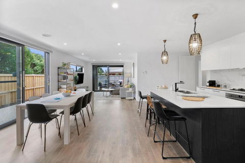 ADELPHI In The Point - Accommodation Gladstone 3