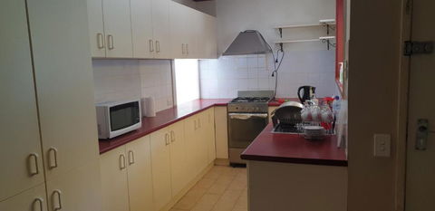 Affordable And Easy Access To Everything - Accommodation Gladstone 3