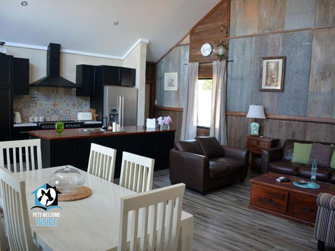 A Beautiful New Property, Walking Distance To The Beach In Esperance WA! - Accommodation Gladstone 2