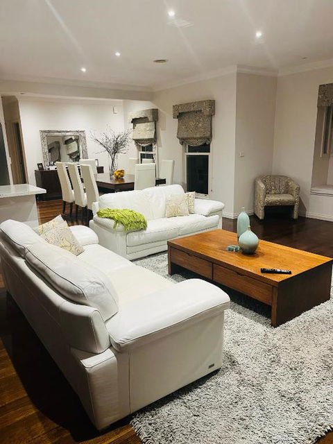 A Beautiful Home - Accommodation Gladstone 1