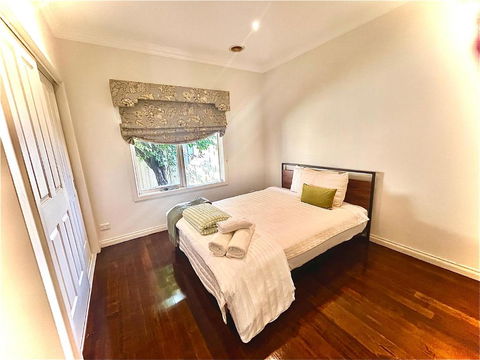 A Beautiful Home - Accommodation Gladstone 4
