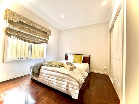A Beautiful Home - Accommodation Gladstone 3