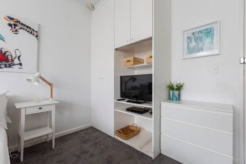 Acland Central Studio - A Cosy St Kilda Escape - Accommodation Gladstone 4