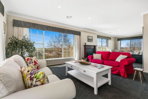 A House With A View, Molong. NSW - Accommodation Gladstone 3