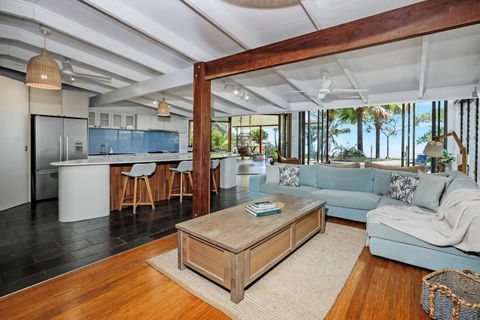 Absolute Beachfront House With Private Pool - Accommodation Gladstone 1