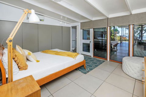 Absolute Beachfront House With Private Pool - Accommodation Gladstone 4