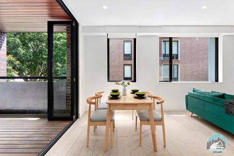 Aircabin - Five Dock - Stylish 2-Bed Apt Near Bay - Accommodation Gladstone 0