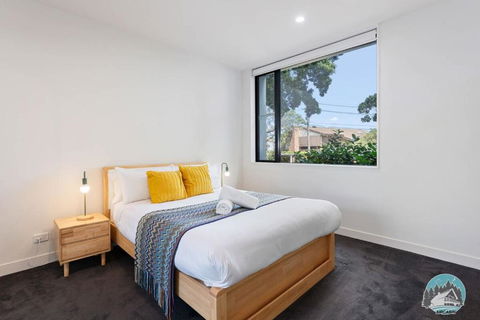 Aircabin - Five Dock - Stylish 2-Bed Apt Near Bay - Accommodation Gladstone 2