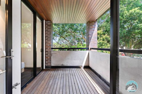 Aircabin - Five Dock - Stylish 2-Bed Apt Near Bay - Accommodation Gladstone 3