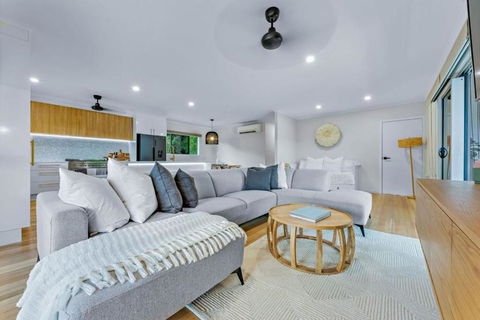 Airlie Abode - Accommodation Gladstone 1