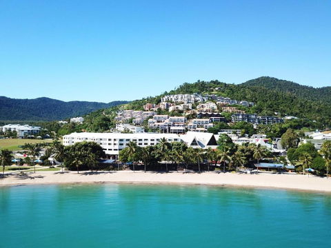 Airlie Beach Hotel - Accommodation Gladstone 0