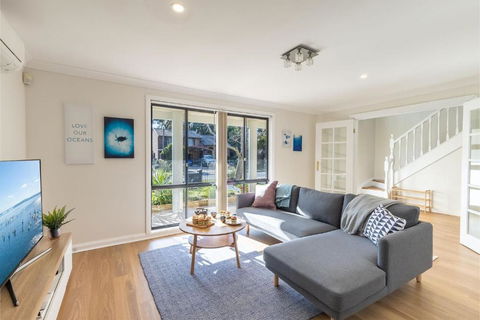 Akoya House 122 Tomaree Rd Pet Friendly Linen Air Conditioning WiFi And Boat Parking - Accommodation Gladstone 1