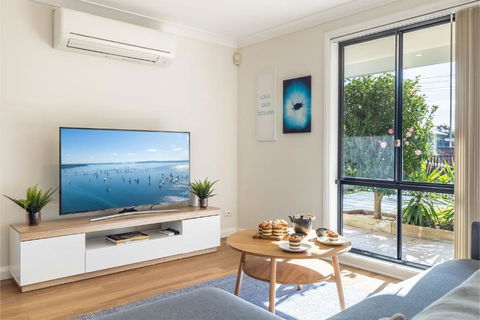 Akoya House 122 Tomaree Rd Pet Friendly Linen Air Conditioning WiFi And Boat Parking - Accommodation Gladstone 3
