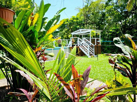 Alena Star House, Eco Retreat With Pool, Prime Position - Accommodation Gladstone 3