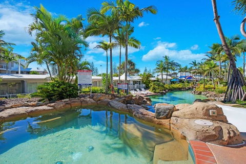 Alex Heads Beachfront Resort 2 Bedroom Apartment - Accommodation Gladstone 0