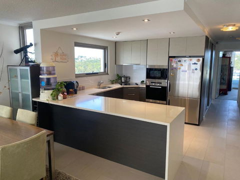 Alex Beachfront 3 Brm Apartment - 9th Floor - Accommodation Gladstone 3
