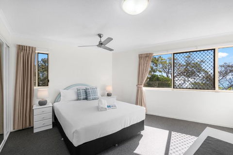 Alexander Beachfront Apartments - Accommodation Gladstone 2