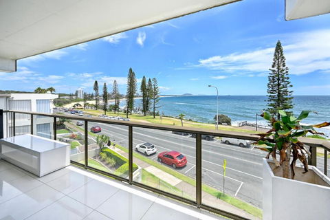 Alexandra Headland Ocean Dream - Stunning View ZA6 - Accommodation Gladstone 3
