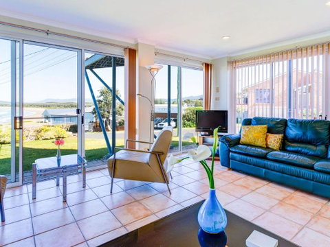 Alexandra Suite Gerroa - Accommodation Gladstone 0