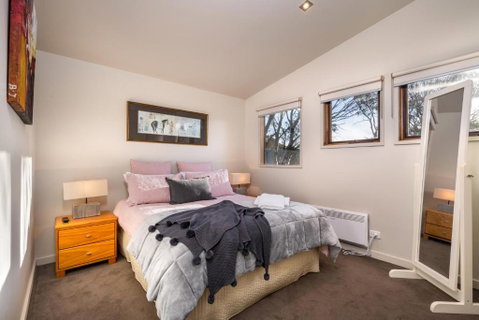Alinga - Accommodation Gladstone 1