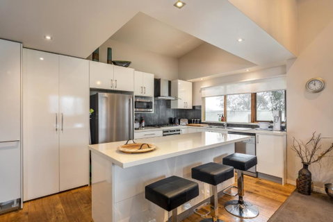 Alinga - Accommodation Gladstone 2