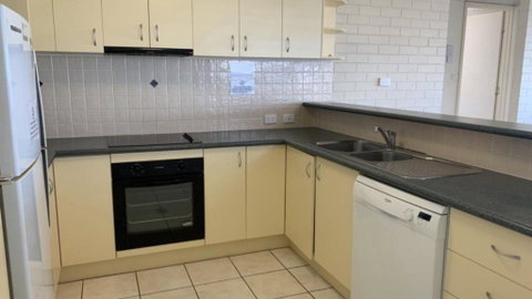 Alinga Unit 5 - Accommodation Gladstone 2