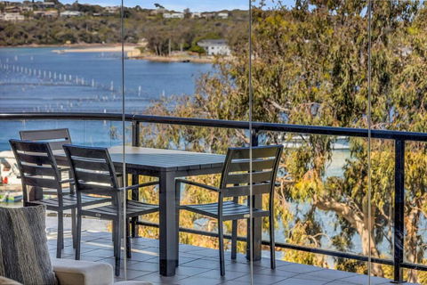 All About The View - Accommodation Gladstone 0