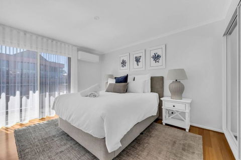 All About The View - Accommodation Gladstone 1