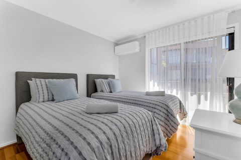 All About The View - Accommodation Gladstone 2