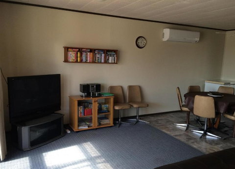 All Decked Out In Edithburgh - Accommodation Gladstone 4