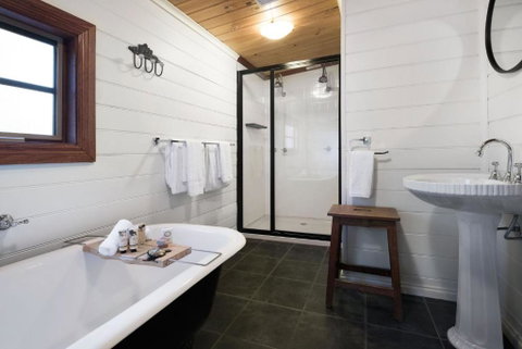 All Views - Accommodation Gladstone 3