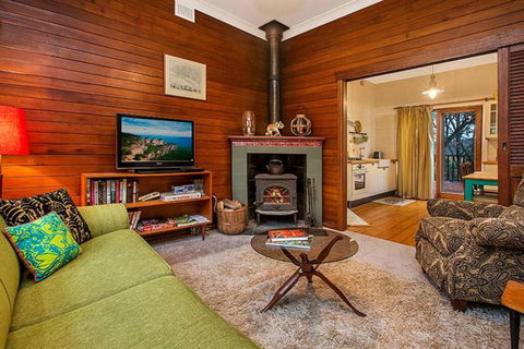 Allambee Cottage - A Place Of Rest - Accommodation Gladstone 0