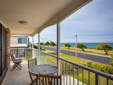 Allawah Beach House - 29 Dalmeny Drive, Kianga - Accommodation Gladstone 2