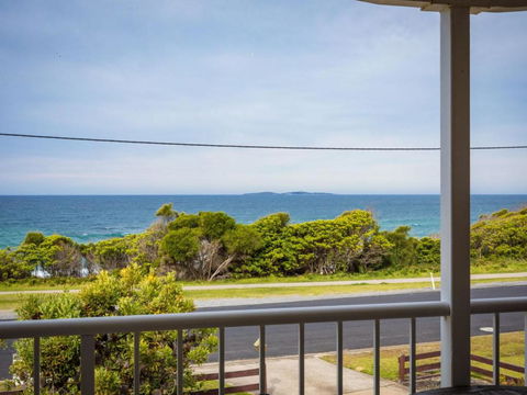 Allawah Beach House - 29 Dalmeny Drive, Kianga - Accommodation Gladstone 3