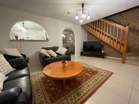Aloha Adelaide - Accommodation Gladstone 3
