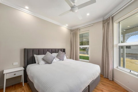 Aloha Central Luxury Accommodation - Accommodation Gladstone 4