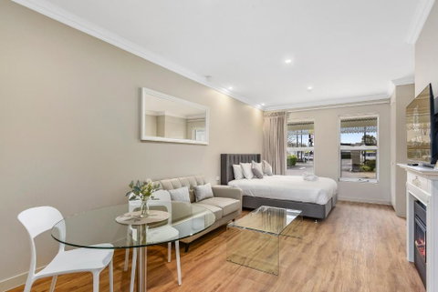 Aloha Central Luxury Accommodation - Accommodation Gladstone 0