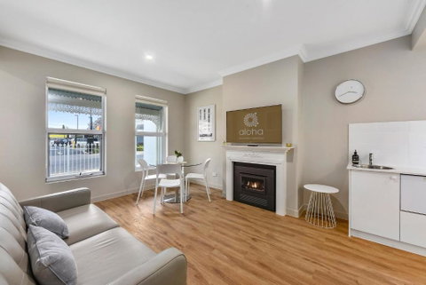 Aloha Central Luxury Accommodation - Accommodation Gladstone 2
