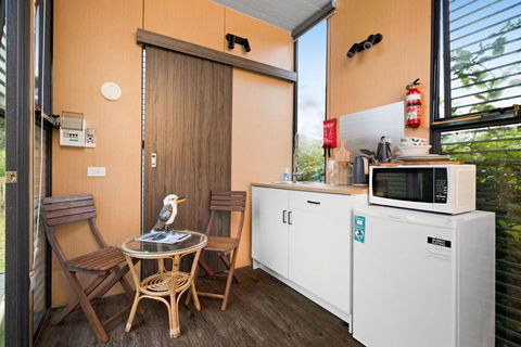 Alpaca Tiny House With Vineyard Lakeside By Tiny Away - Accommodation Gladstone 4