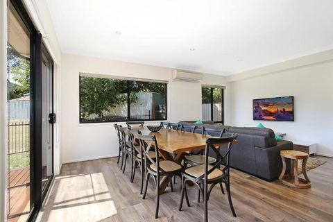 Alpine Knights Stylish Luxury - Accommodation Gladstone 4