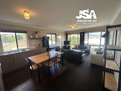 Alpine Mountain View 44 - Accommodation Gladstone 1