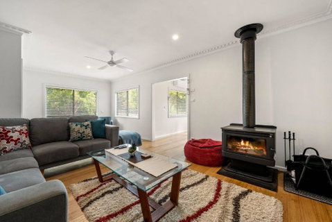 Alpine View Cottage - Accommodation Gladstone 4