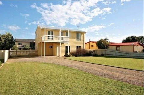 Alton Seas 67 Hargreaves Rd Middleton - No Linen Included - Accommodation Gladstone 1