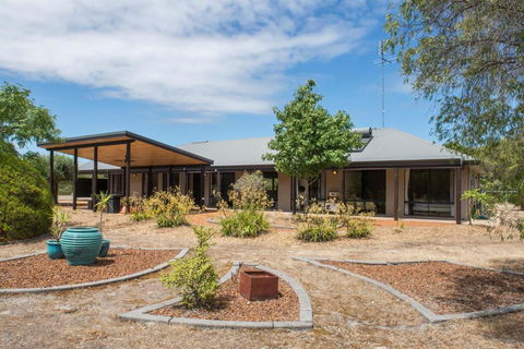Amaroo - Accommodation Gladstone 1